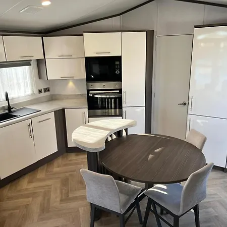 Lakefront 5 Star Country Park Fishing Lakes Near York Free Parking *