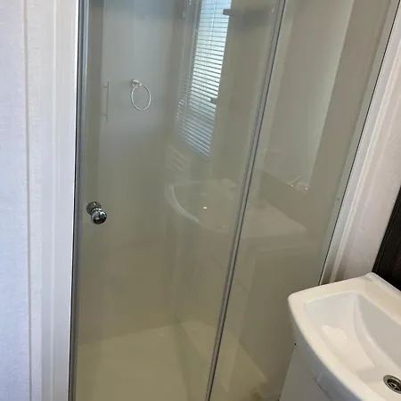 Lakefront 5 Star Country Park Fishing Lakes Near York Free Parking *