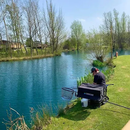 Lakefront 5 Star Country Park Fishing Lakes Near York Free Parking