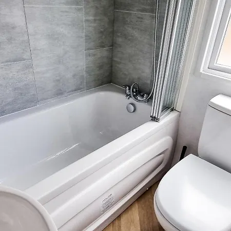 Lakefront 5 Star Country Park Fishing Lakes Near York Free Parking *