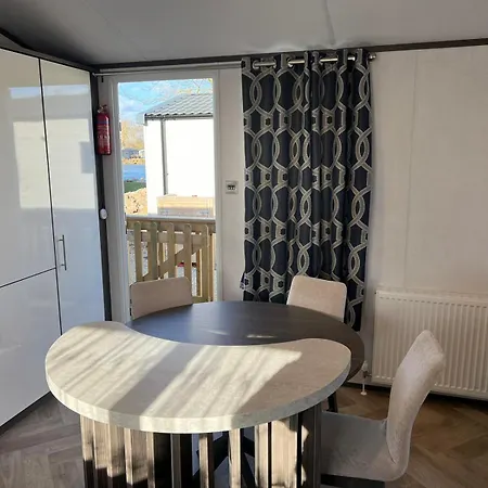 Lakefront 5 Star Country Park Fishing Lakes Near York Free Parking * מאלטון