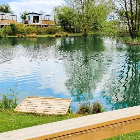 Lakefront 5 Star Country Park Fishing Lakes Near York Free Parking * מאלטון